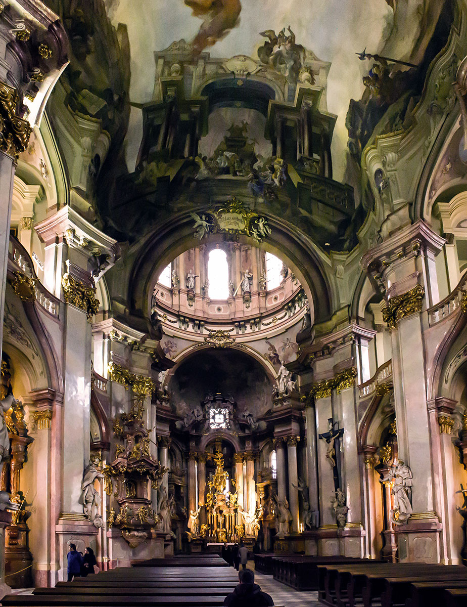Внутренний интерьер церкви (автор - Heinz-Josef Lücking)