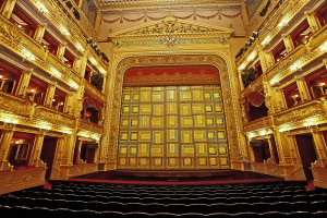 Внутренний интерьер Национального Театра в Праге (© Narodni Divadlo)